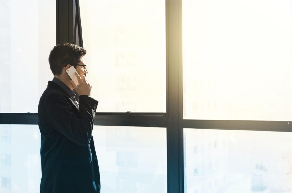Aprenda a fazer análise vertical e horizontal das demonstrações financeiras: fórmulas, exemplos práticos com DRE e balanço e como interpretar os resultados.