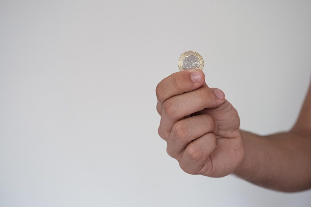 Aprenda a fazer previsão de caixa: metodologias, horizonte de projeção, como reduzir o erro de forecast e integrar com o planejamento financeiro.